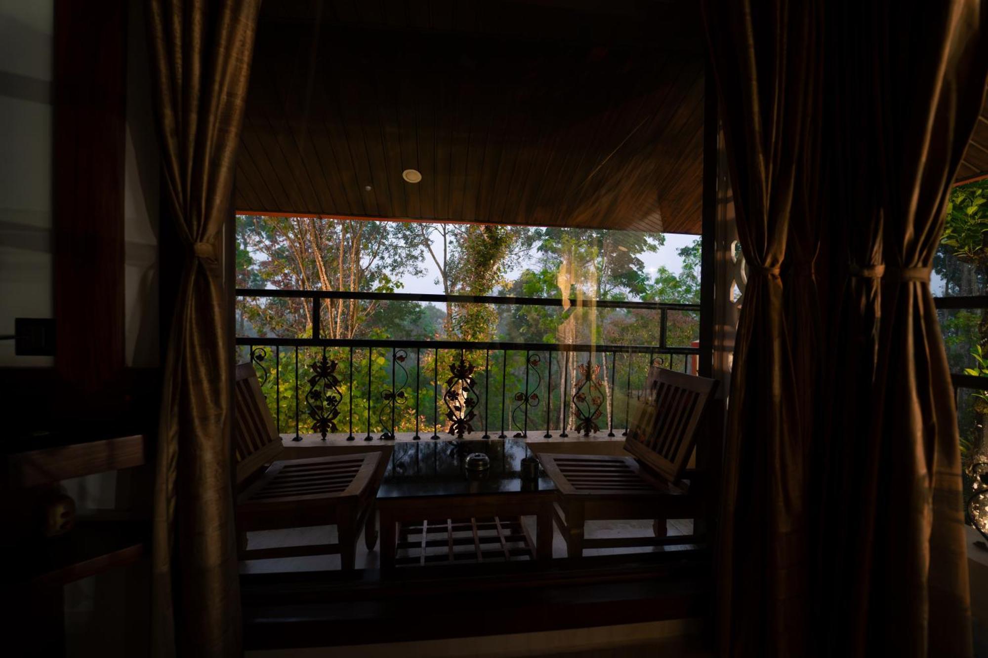 Kingmaker'S Plantation With River Stream Madikeri Dış mekan fotoğraf