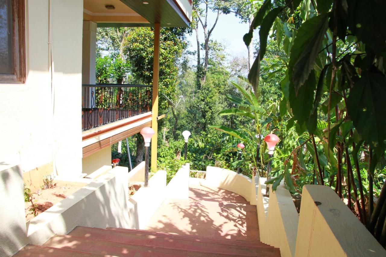 Kingmaker'S Plantation With River Stream Madikeri Dış mekan fotoğraf